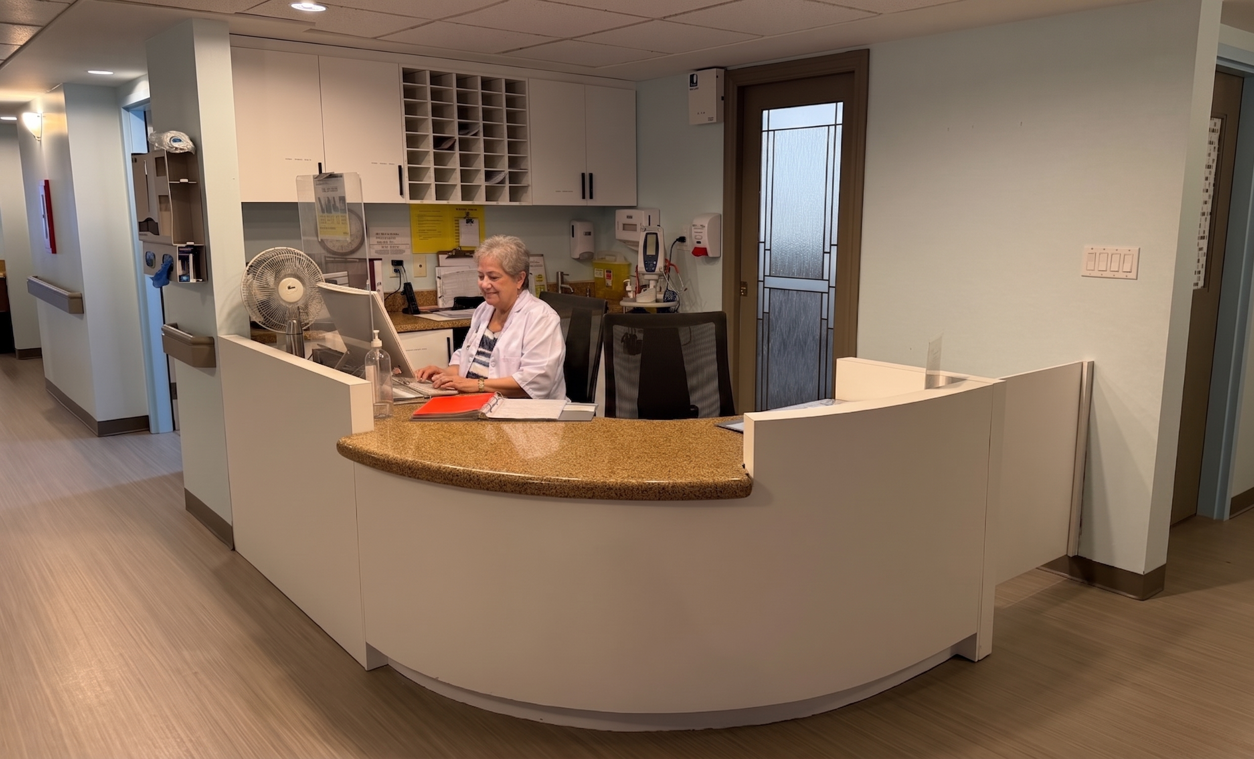 Château Maxwell nursing staff at the on-site care desk