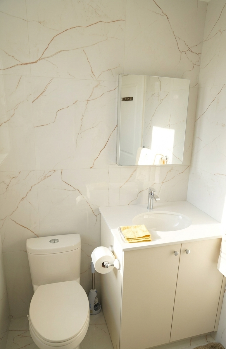 Château Maxwell suite bathroom with universal access fixtures